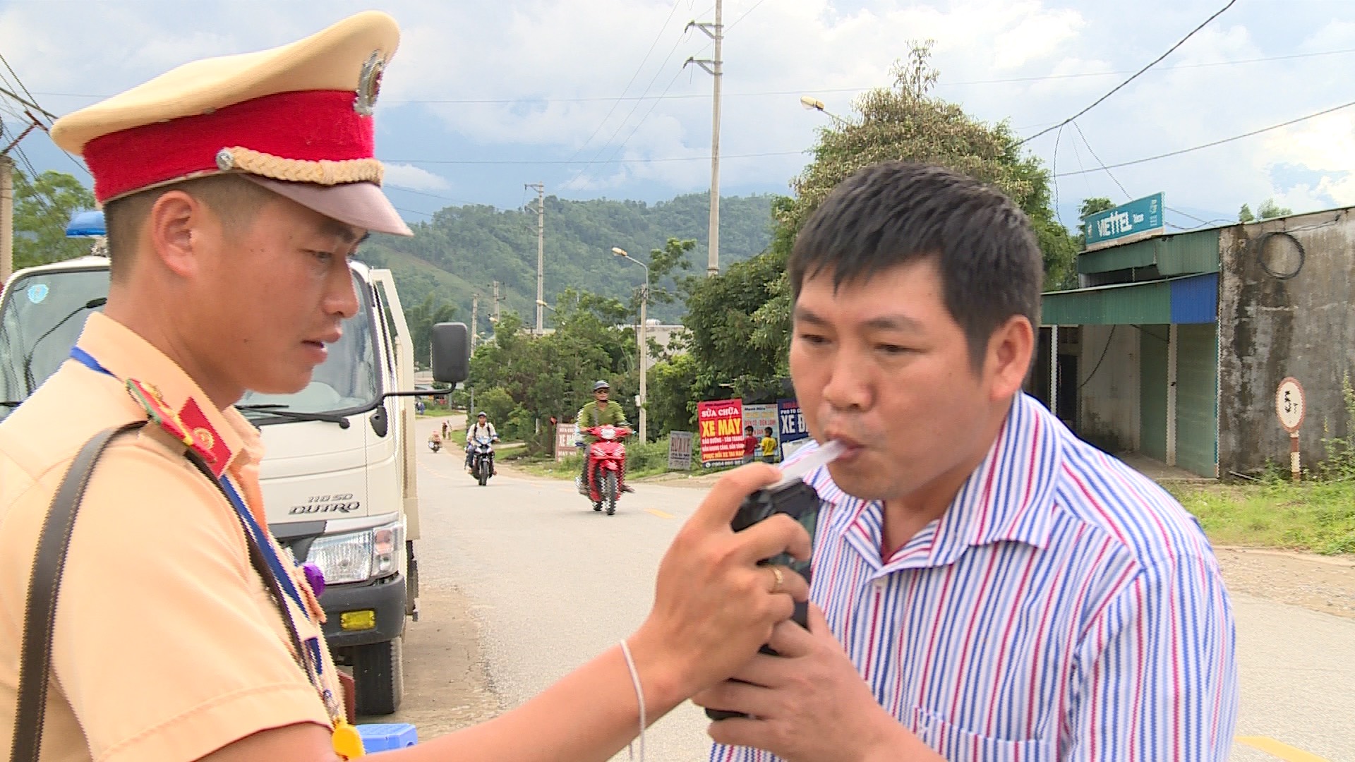 kiểm tra nồng độ cồn.