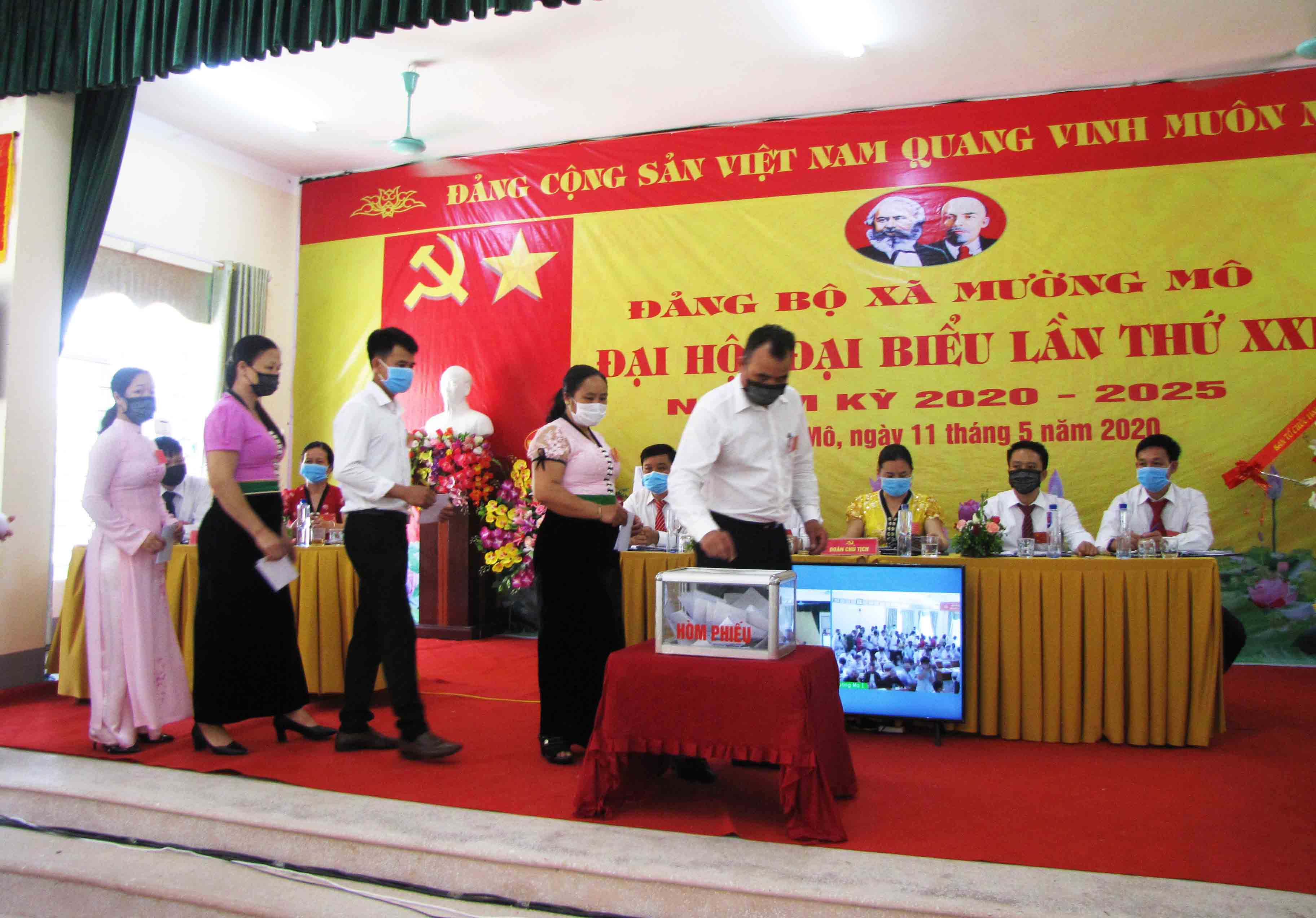 Đại biểu tham dự đại hội bầu Ban chấp hành Đảng bộ xã Mường Mô nhiệm kỳ 2020-2025