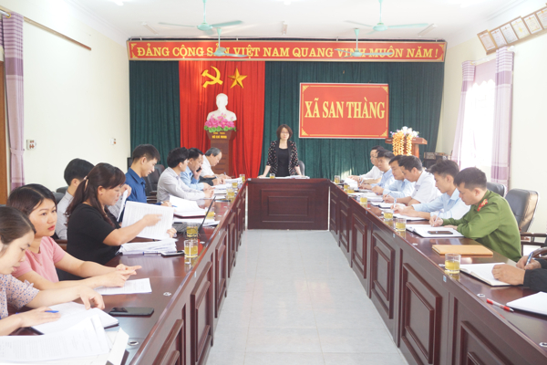 Quang cảnh buổi làm việc