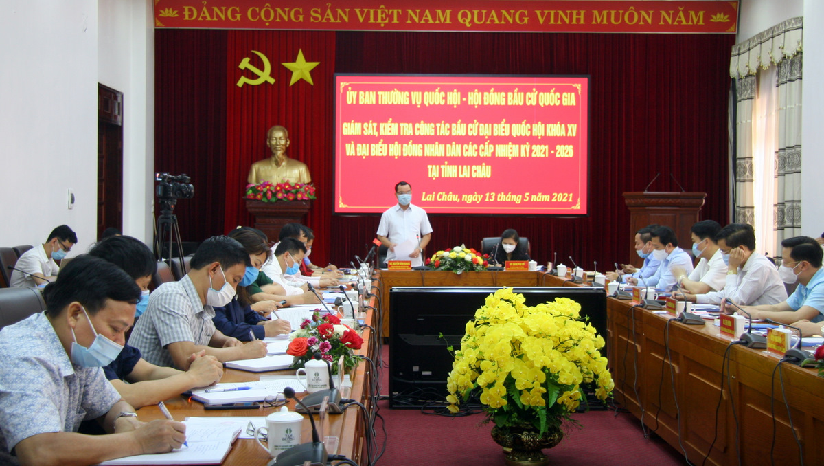 Quang cảnh buổi làm việc.