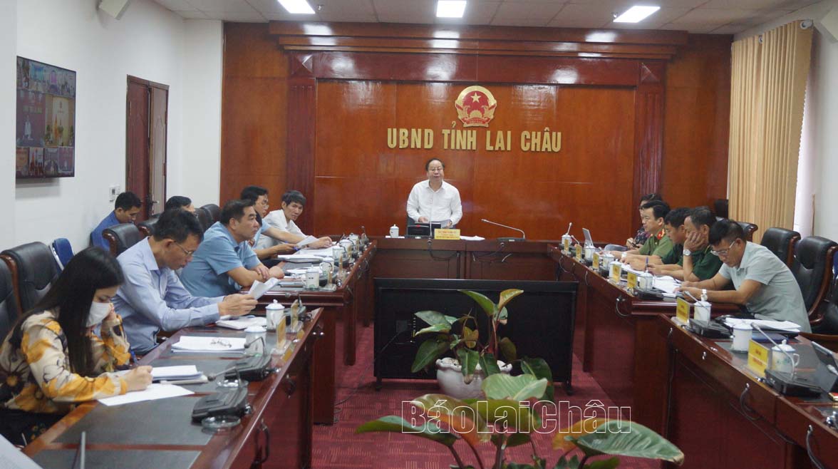 Quang cảnh buổi họp