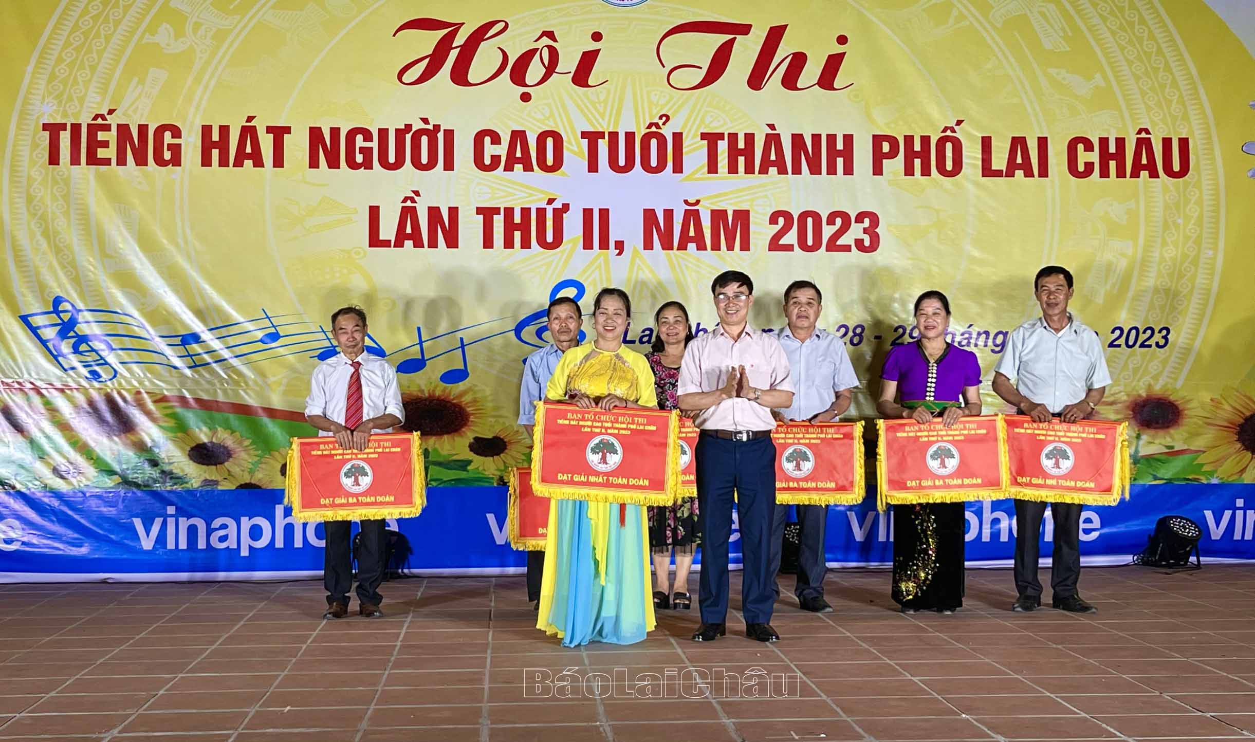 Kết thúc hội thi Ban Tổ chức trao 46 giải thưởng cho các tiết mục, cá nhân, đoàn xuất sắc. Trong đó, giải nhất toàn đoàn thuộc về đoàn Hội NCT phường Quyết Thắng.