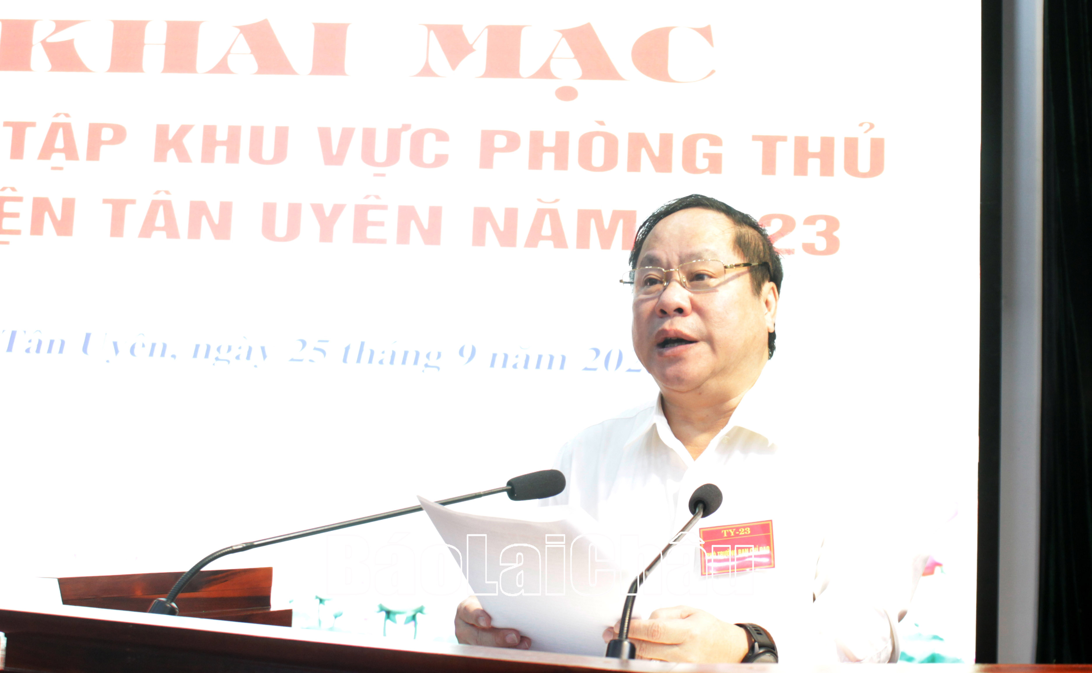 đồng chí Tống Thanh Hải - Ủy viên Ban Thường vụ Tỉnh ủy, Phó Chủ tịch Thường trực UBND tỉnh, Phó Trưởng Ban Thường trực Ban Chỉ đạo diễn tập KVPT tỉnh phát biểu chỉ đạo cuộc diễn tập.