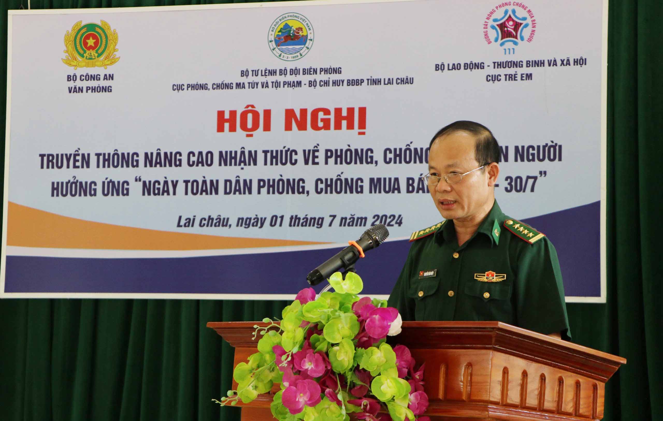 Đại tá Nguyễn Văn Hiệp – Phó Cục trưởng Cục phòng chống ma túy và tội phạm (Bộ Tư lệnh Bộ đội biên phòng) phát biểu tại hội nghị.