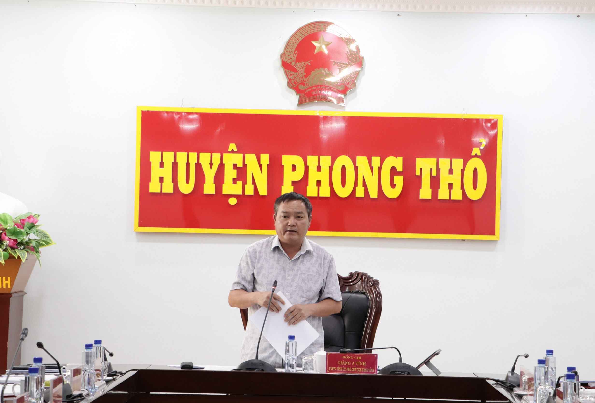 Đồng chí Giàng A Tính - Ủy viên Ban Thường vụ Tỉnh ủy, Phó Chủ tịch UBND tỉnh phát biểu kết luận buổi làm việc. 