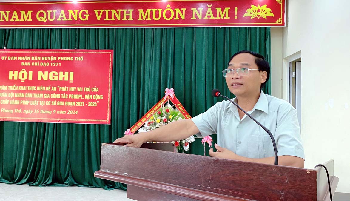 Đồng chí Nguyễn Văn Thanh - Phó Bí thư Thường trực Huyện ủy Phong Thổ phát biểu chỉ đạo hội nghị.