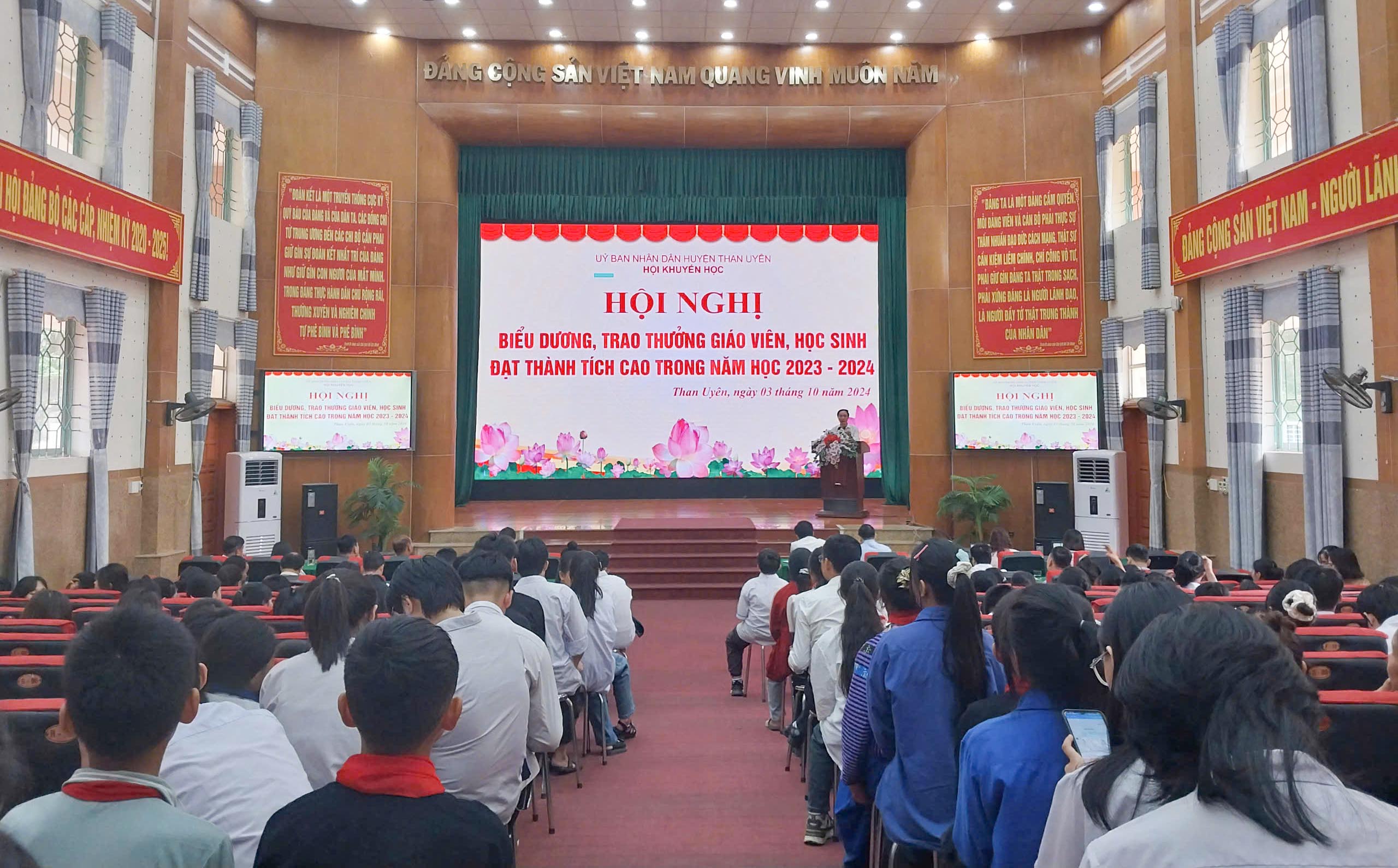 Quang cảnh hội nghị. 