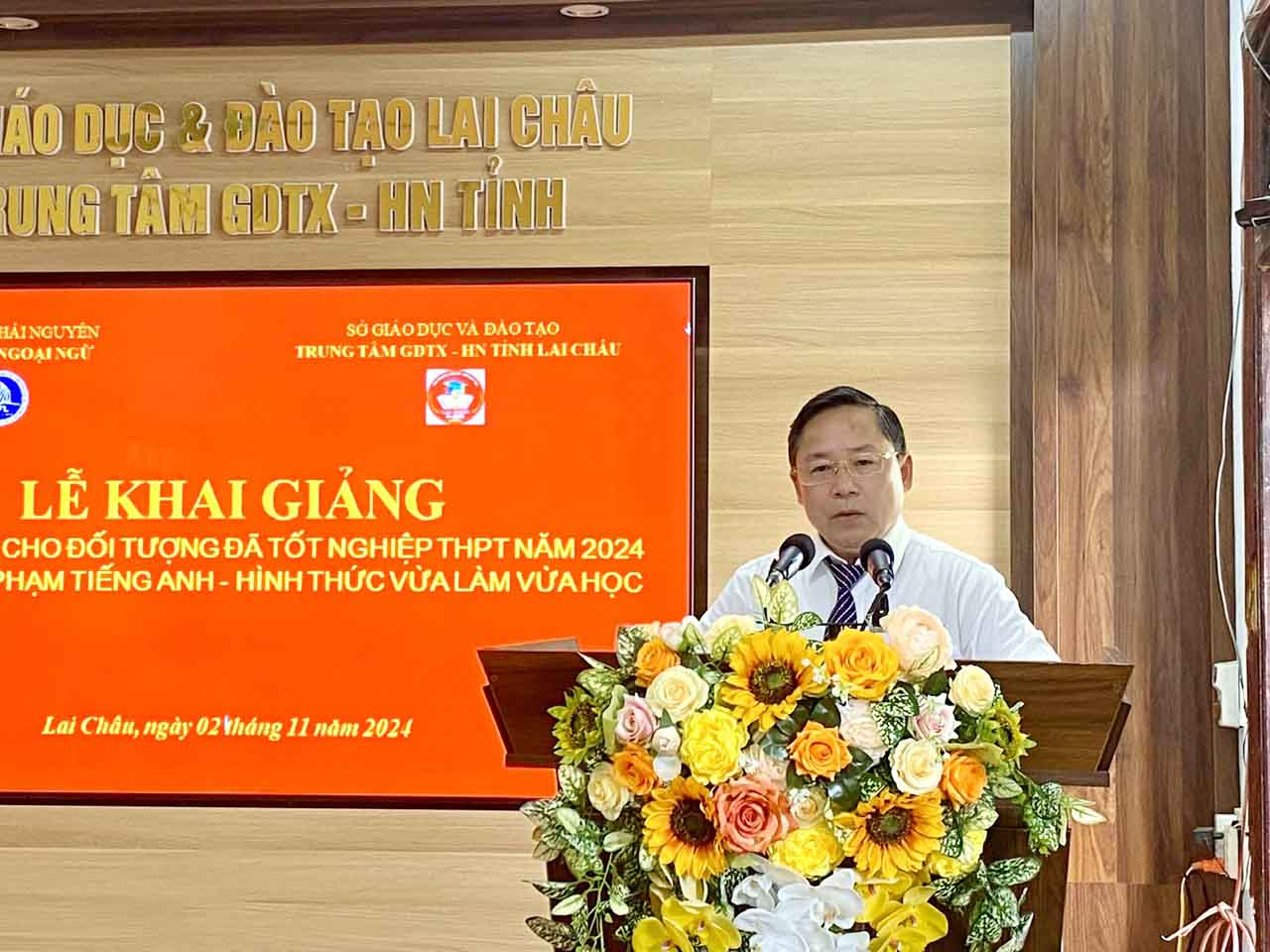 Đồng chí Đinh Trung Tuấn – Tỉnh ủy viên, Giám đốc Sở GD&ĐT phát biểu tại Lễ khai giảng.