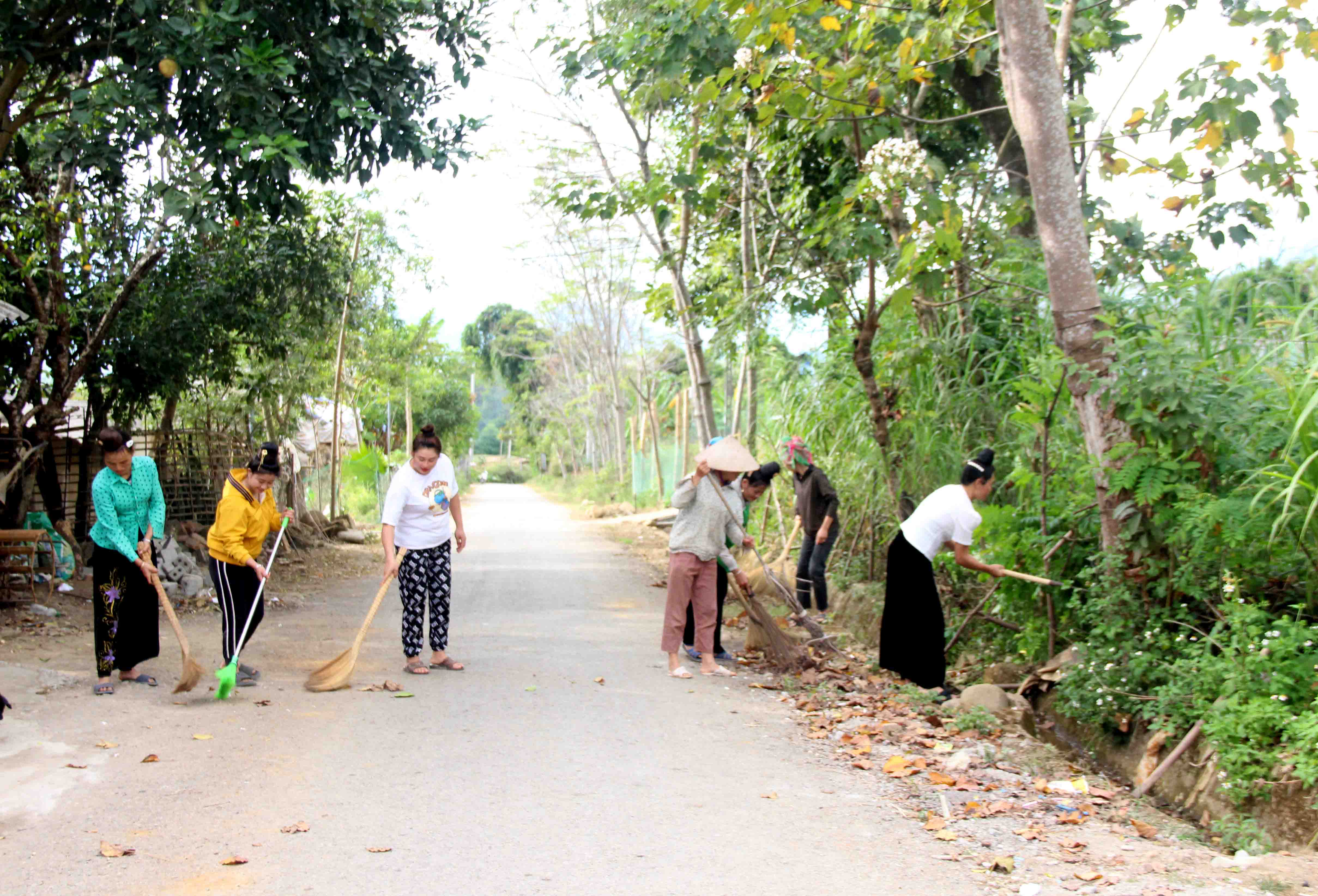 và tham gia gìn giữ vệ sinh môi trường duy trì tiêu chí NTM