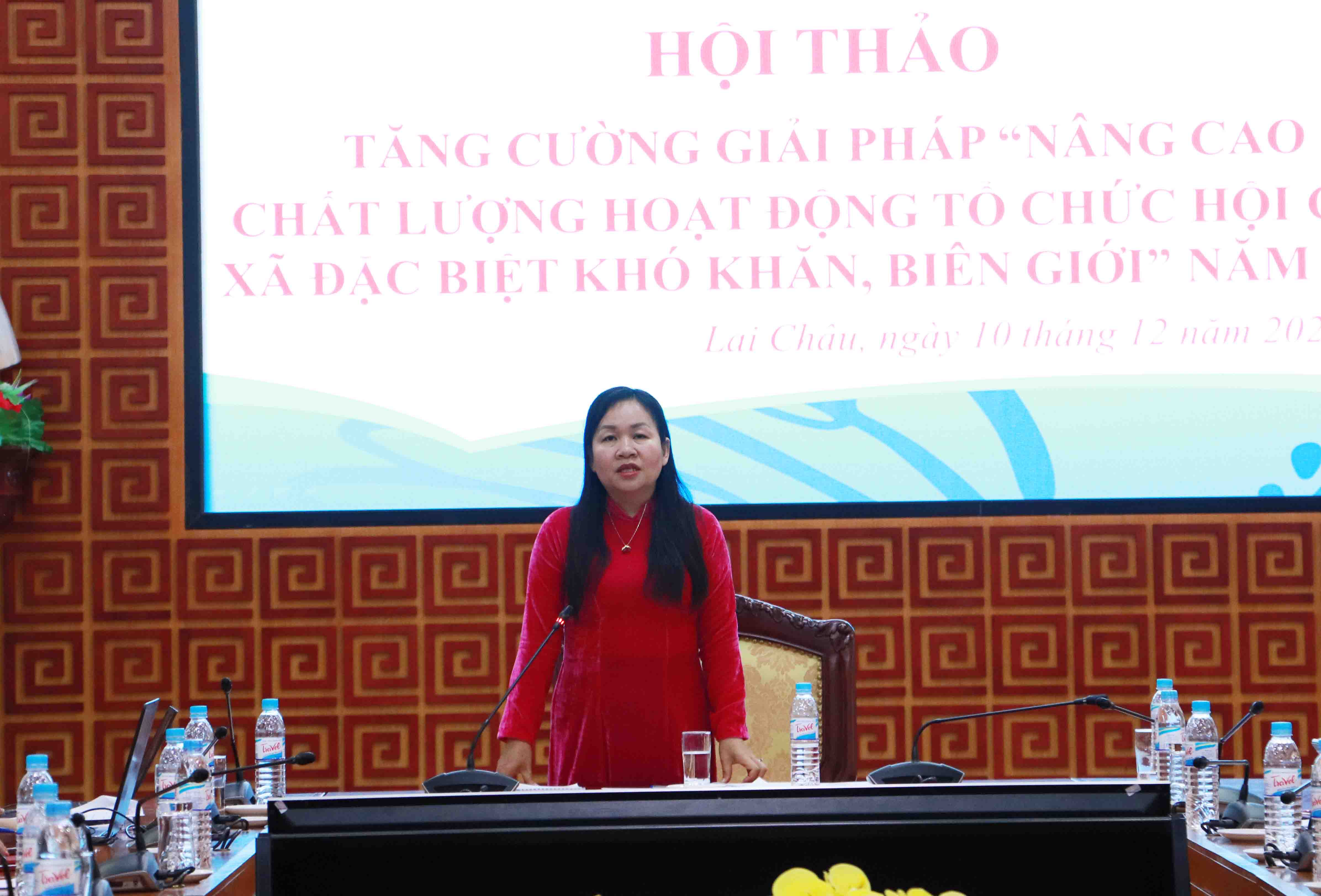 Đồng chí Khoàng Thị Thanh Nga – Tỉnh ủy viên, Chủ tịch Hội LHPN tỉnh phát biểu kết luận hội thảo.