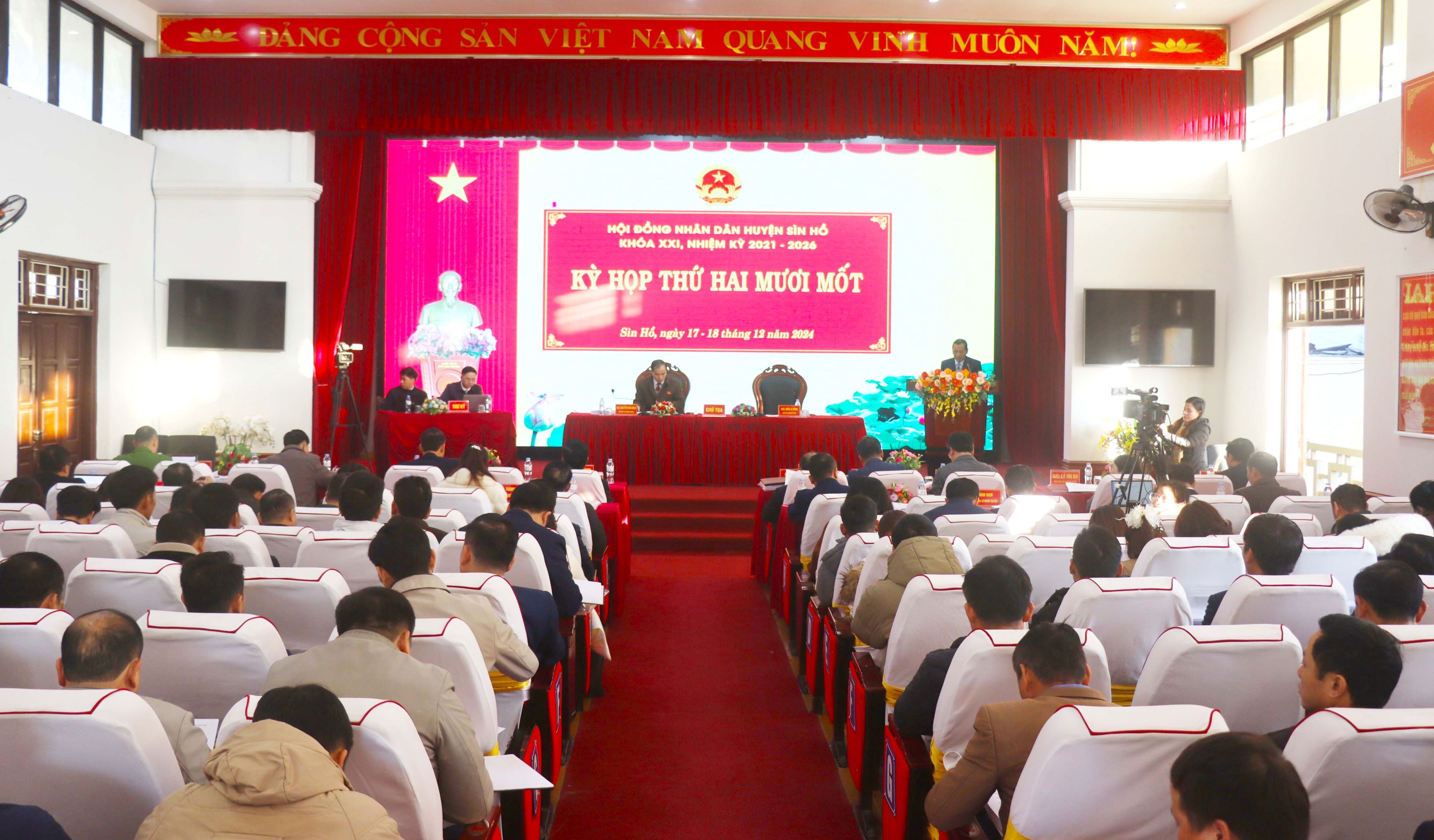 Quang cảnh kỳ họp.