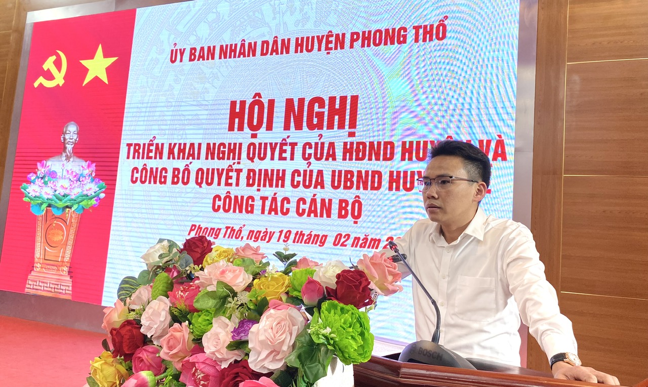 Đồng chí Vũ Hữu Lưỡng - Trưởng phòng Nông nghiệp và Môi trường phát biểu nhận nhiệm vụ.